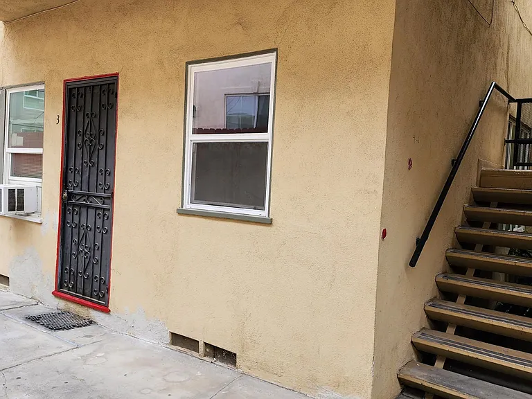 4848 Elmwood Ave #3 — Photo 2