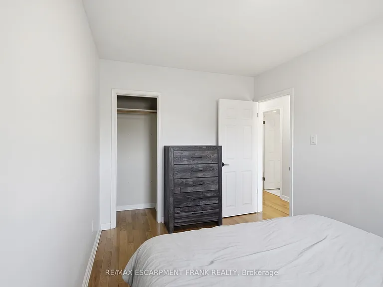 95 E 18th St #1 — Photo 24