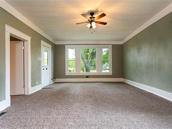 4th image of 700 S Carl St