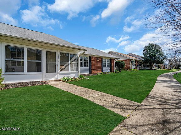 4th image of 1253D Hamilton Court #1004