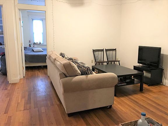 3rd image of 23 Egremont Rd APT 4