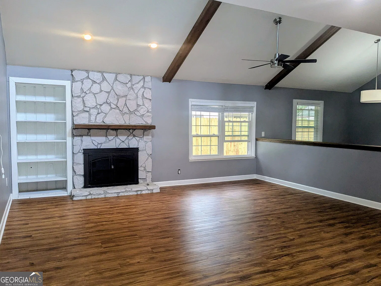 3 bed, 2.0 bath, 2060 sqft, $2,925 — Photo 3