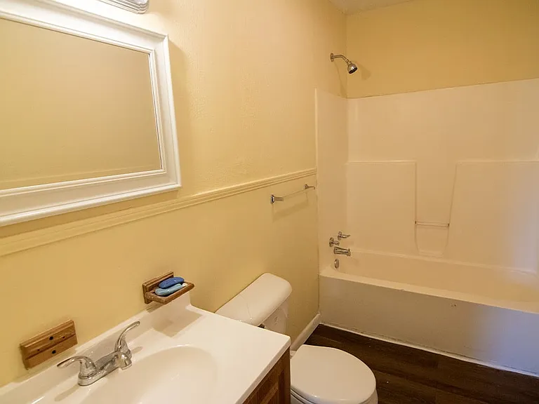 2125-8TH-STREET-BATHROOM_08272024