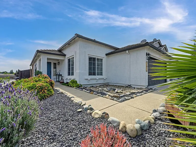 201 Stavros Ct — Photo 3