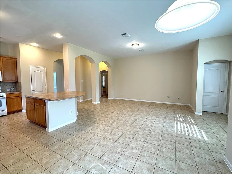 3011 Sunchase Ct — Photo 8