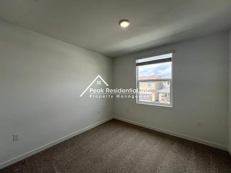 5218 Senesta Cir — Photo 17