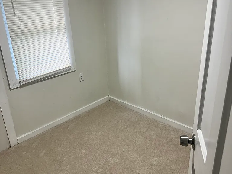 2546 W Medford Ave — Photo 12