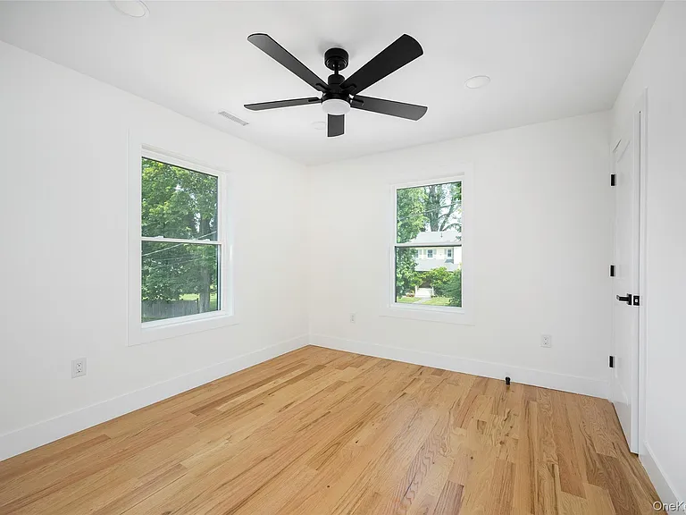 7441 S Broadway — Photo 26