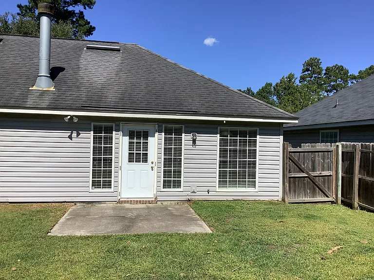 432 Laurel Hill Cir — Photo 15