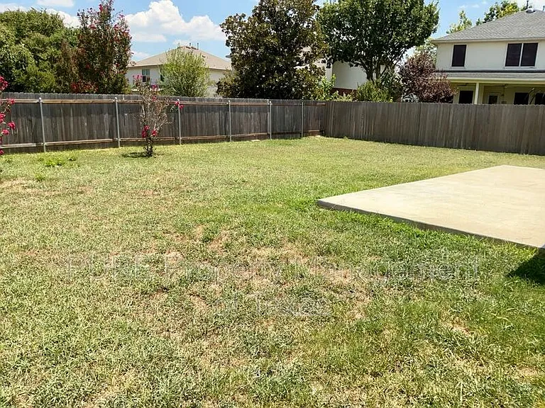 1405 Summercrest Blvd — Photo 29