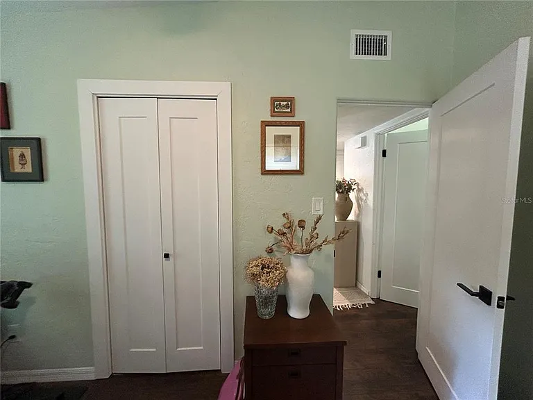 816 NE 9th Ave — Photo 15