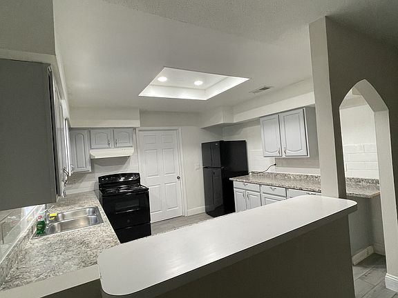 3rd image of 2924 Sherwood Ln
