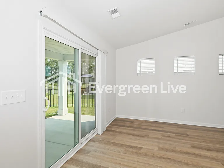 2262 Courtina Way — Photo 7