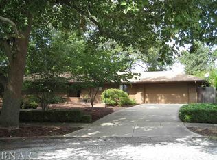 4 Ruth Rd, Bloomington, IL 61701