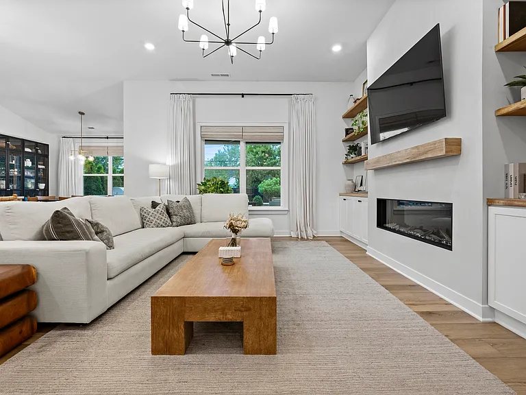 10810 Cornell St — Photo 4