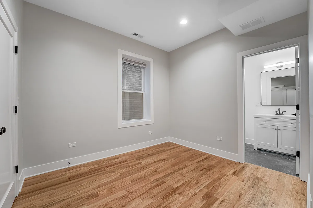 Building Photo - 923 N Drake Ave #1