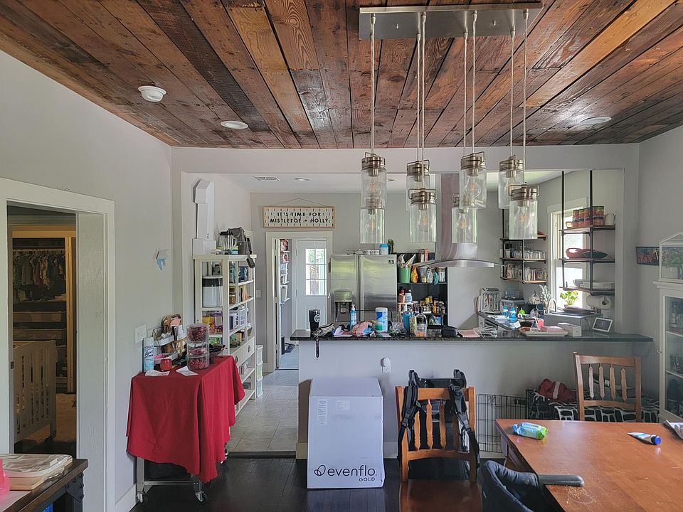 1st image of 801 W Mistletoe Ave