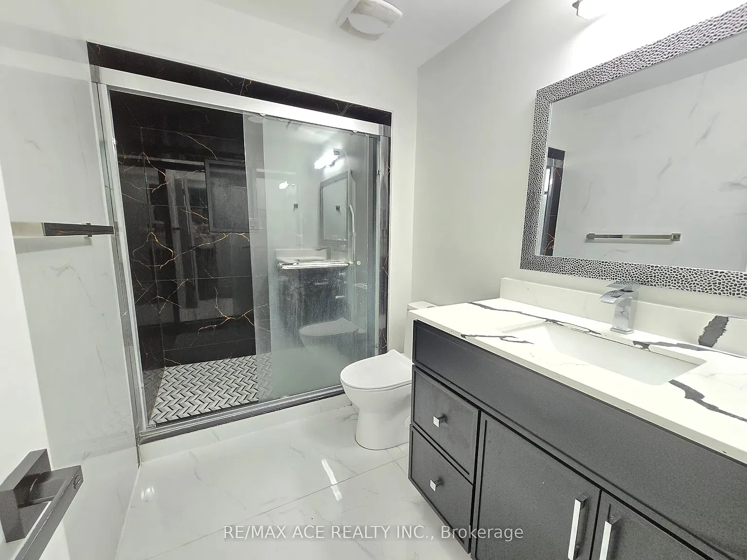 3 bed, $1,895 — Photo 3