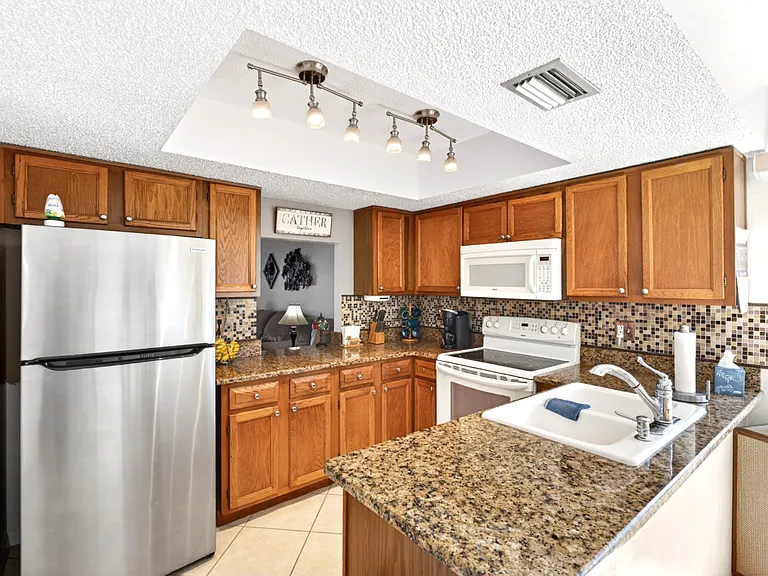 Kitchen - view 1