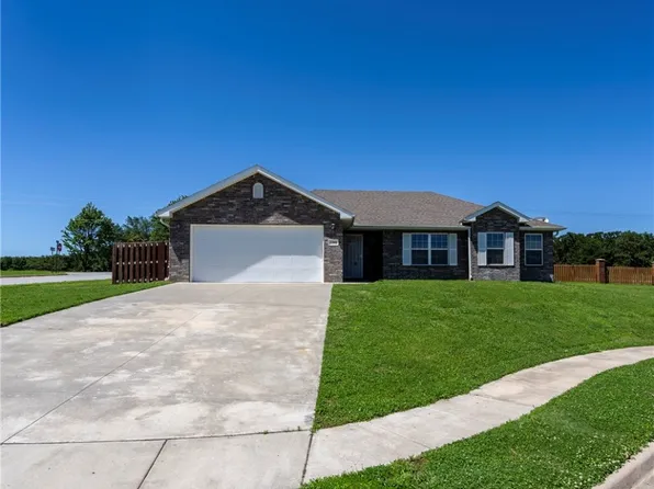 2200 Augusta Cir, Gentry, AR 72734