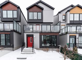 427 39th St SW, Edmonton, AB T6X2X9