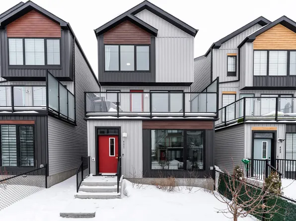 427 39th St SW, Edmonton, AB T6X 2X9