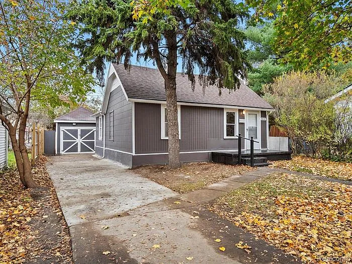 8661 Dodge Ave
