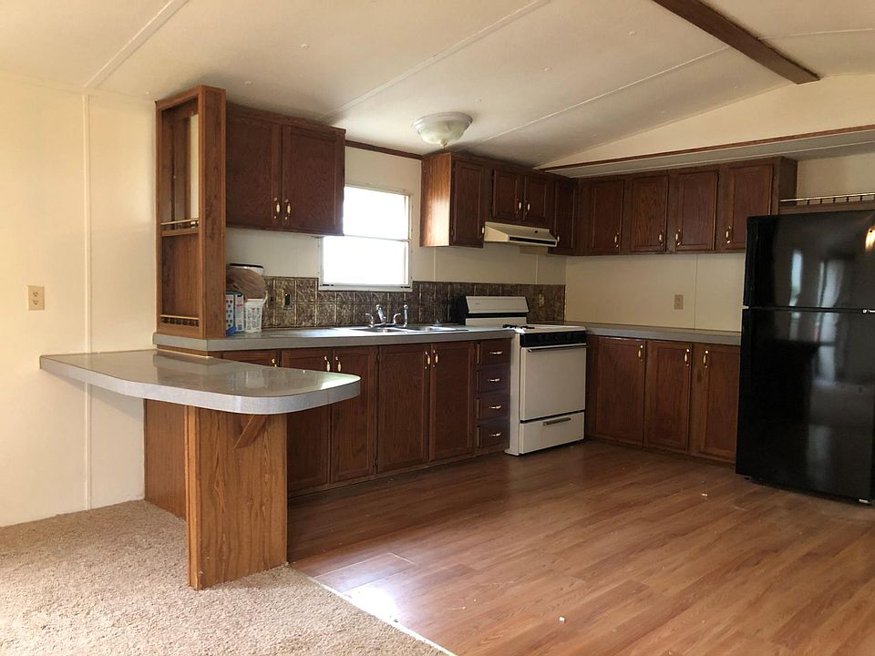 2nd image of 320 Country Aire Ln