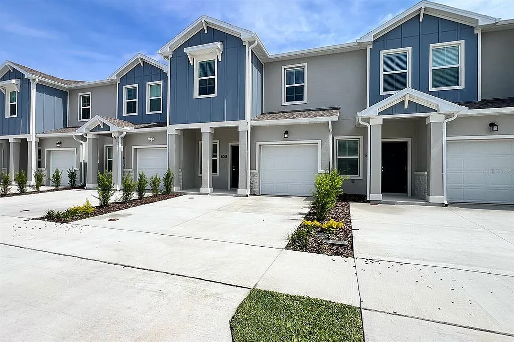 3 bed, 2.5 bath, 1834 sqft, $1,950 — Photo 1