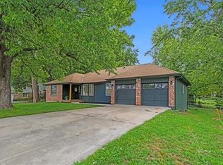 5811 Antioch Rd, Merriam, KS 66202