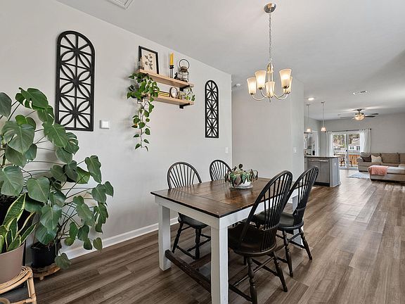 4th image of 601 Wayton Cir