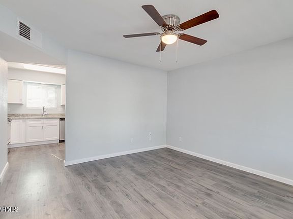 4th image of 3129 E Diamond Ave