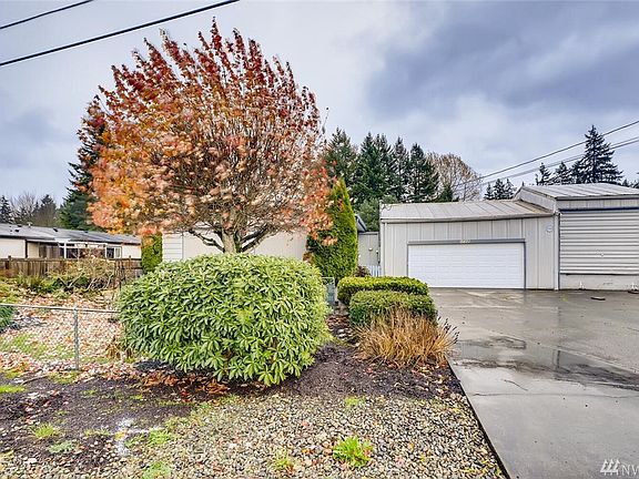3rd image of 15821 79th Ave E #113