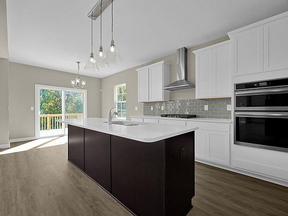 4th image of 612 Kelburn Ln