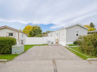 105 Heritage Dr, Okotoks, AB T1S1M4