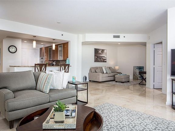 3rd image of 1819 SE 17th St APT 1101