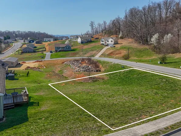 2212 Friendship Cir, Kingsport, TN 37665
