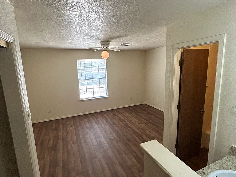 4025 Mary Cir #C — Photo 17