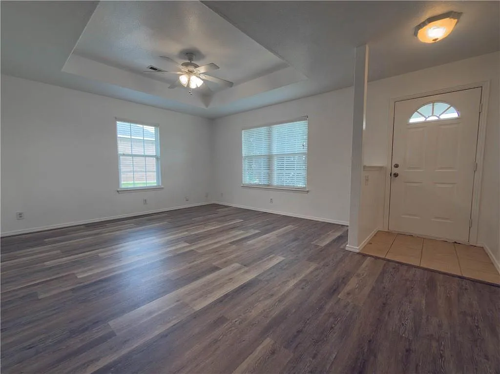 2 bed, 1152 sqft, $1,500 — Photo 2