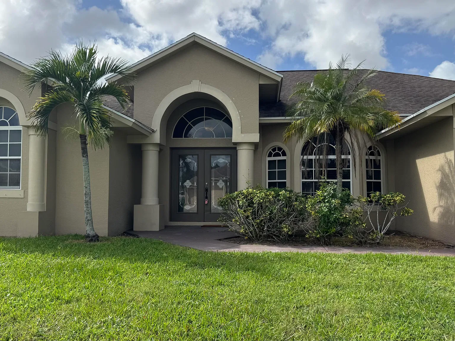 3 bed, 2.0 bath, 2049 sqft, $2,600 — Photo 2