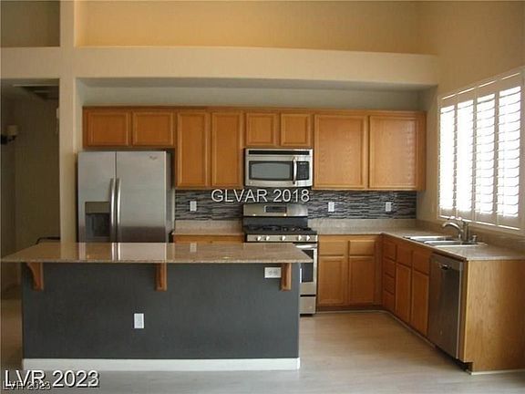 5th image of 260 Tayman Park Ave