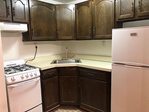 3rd image of 42 E 12th St APT 5
