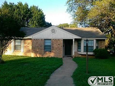 1st image of 302 Staffordshire Dr