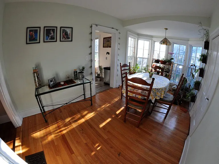 431 Lyon St NE — Photo 4