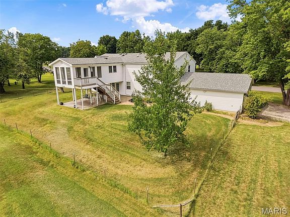 3rd image of 301 Bridle Path Ln