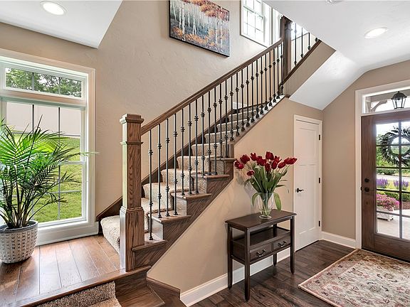 3rd image of 100 Meadow Ct