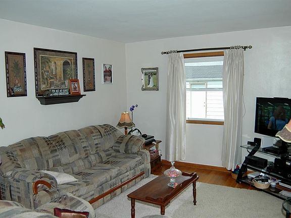 2nd image of 611 Somerset Ave