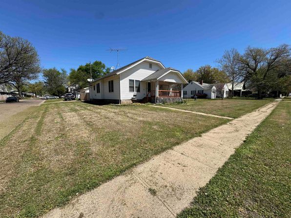1502 E 12th Ave, Winfield, KS 67156