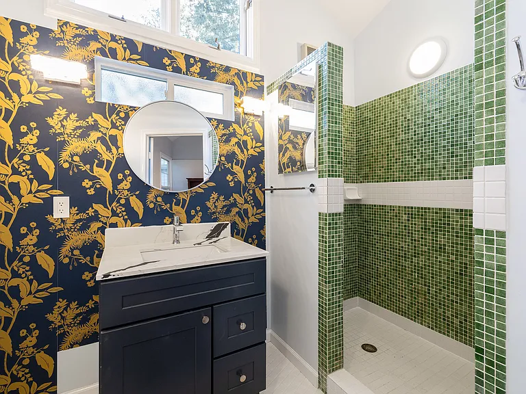 254 Throckmorton Ave #C — Photo 6