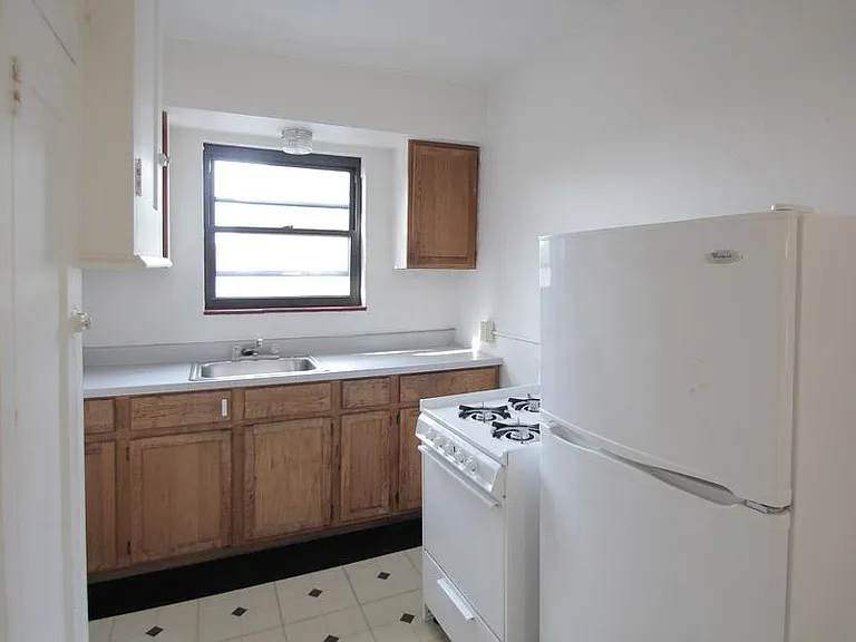 7915 Saint Lawrence Ave #8 — Photo 3